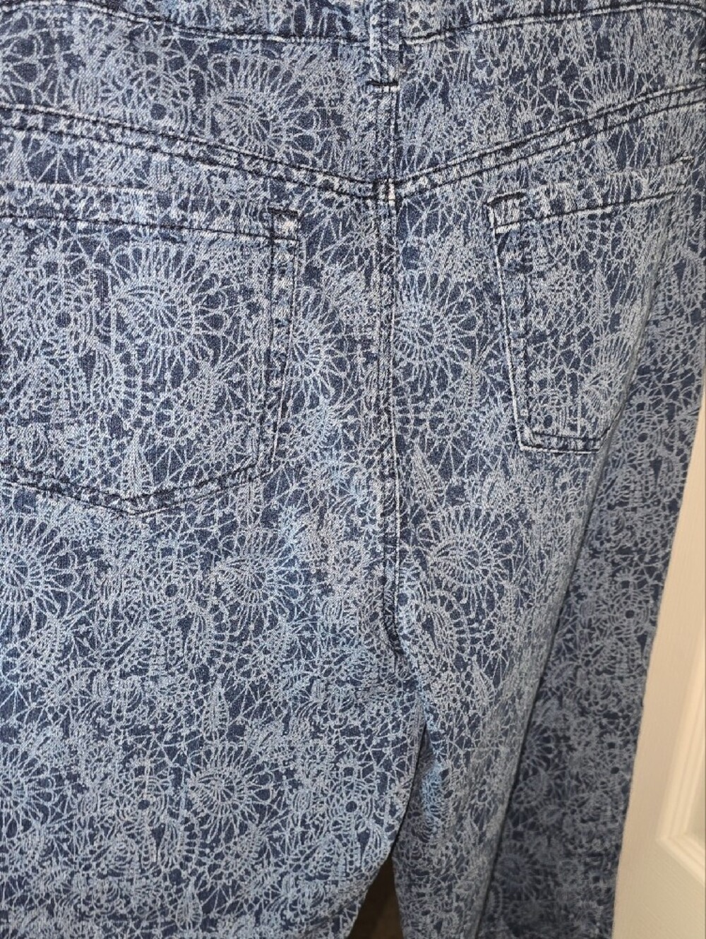 Women's Blue Printed Ankle-Length Denim Bermuda Jeans‎ - Picture 7 of 7